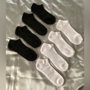 8 PR Danskin “Extended Size” Low Cut Socks